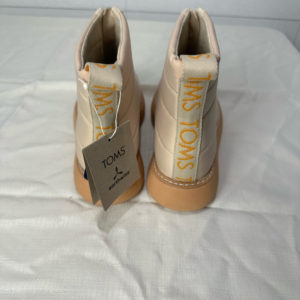NWT TOMS Reprieve Mallow Puffer Boots Cream Size 7 - Picture 3 of 7
